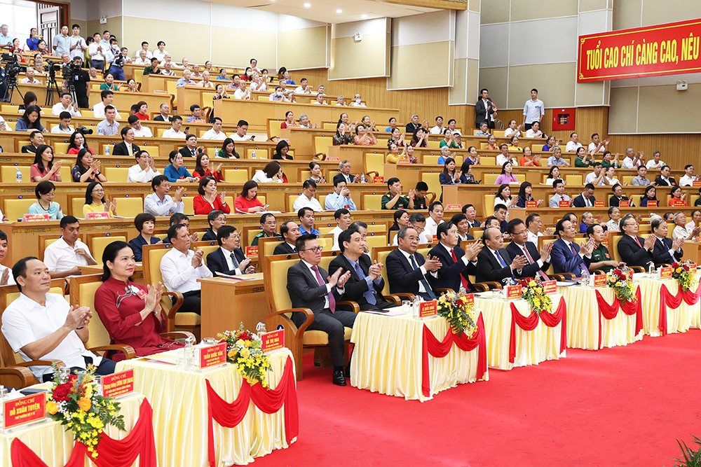 Chủ tịch nước Nguyễn Xuân Phúc và các đại biểu dự Lễ phát động hưởng ứng “Tháng hành động vì người cao tuổi Việt Nam năm 2022”.  Ảnh: Quốc Nhật